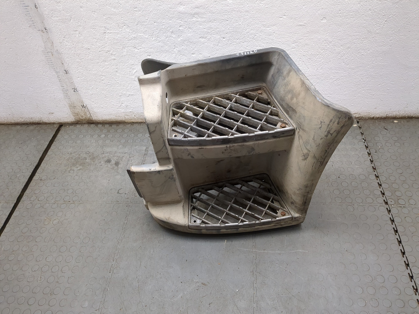 Подножка левая