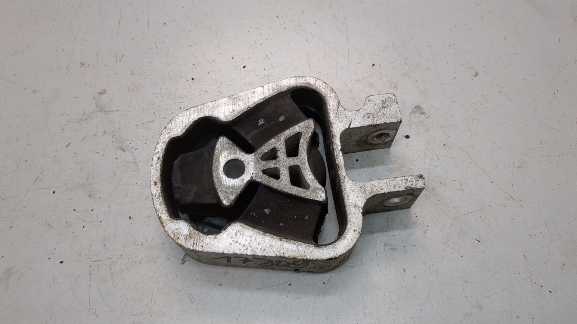 Опора двигателя