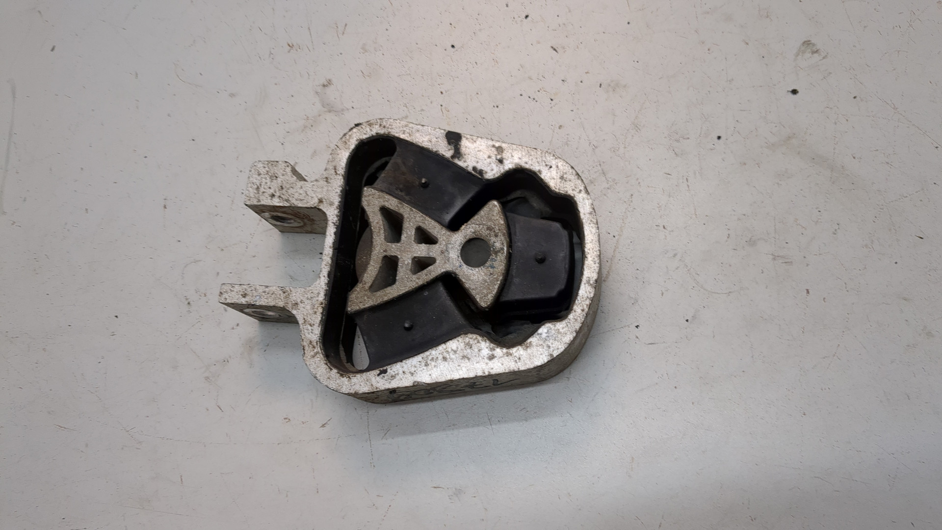 Опора двигателя