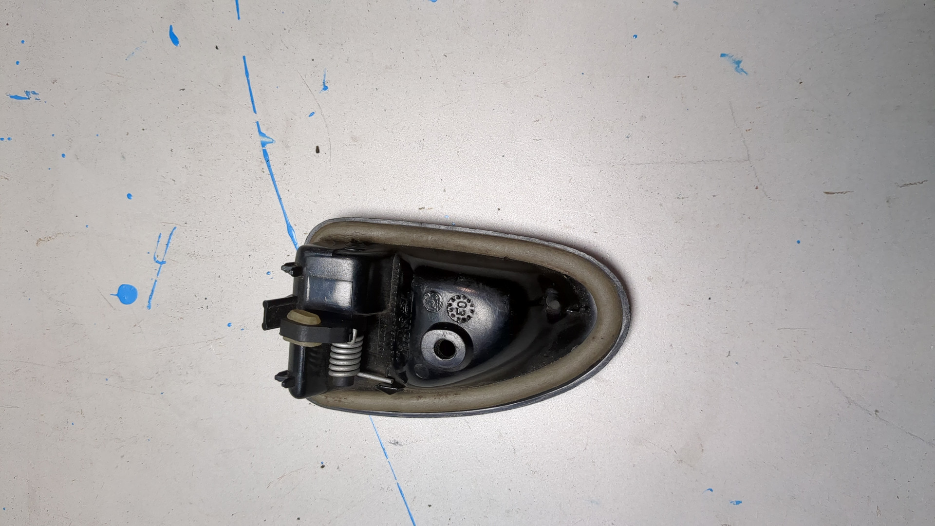 Ручка двери передней внутренняя левая