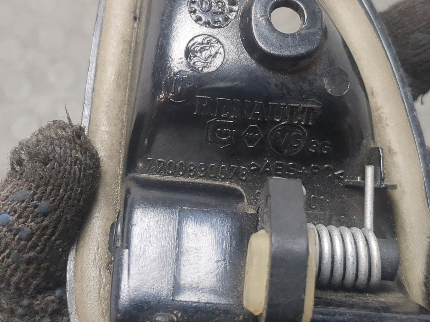 Ручка двери передней внутренняя левая