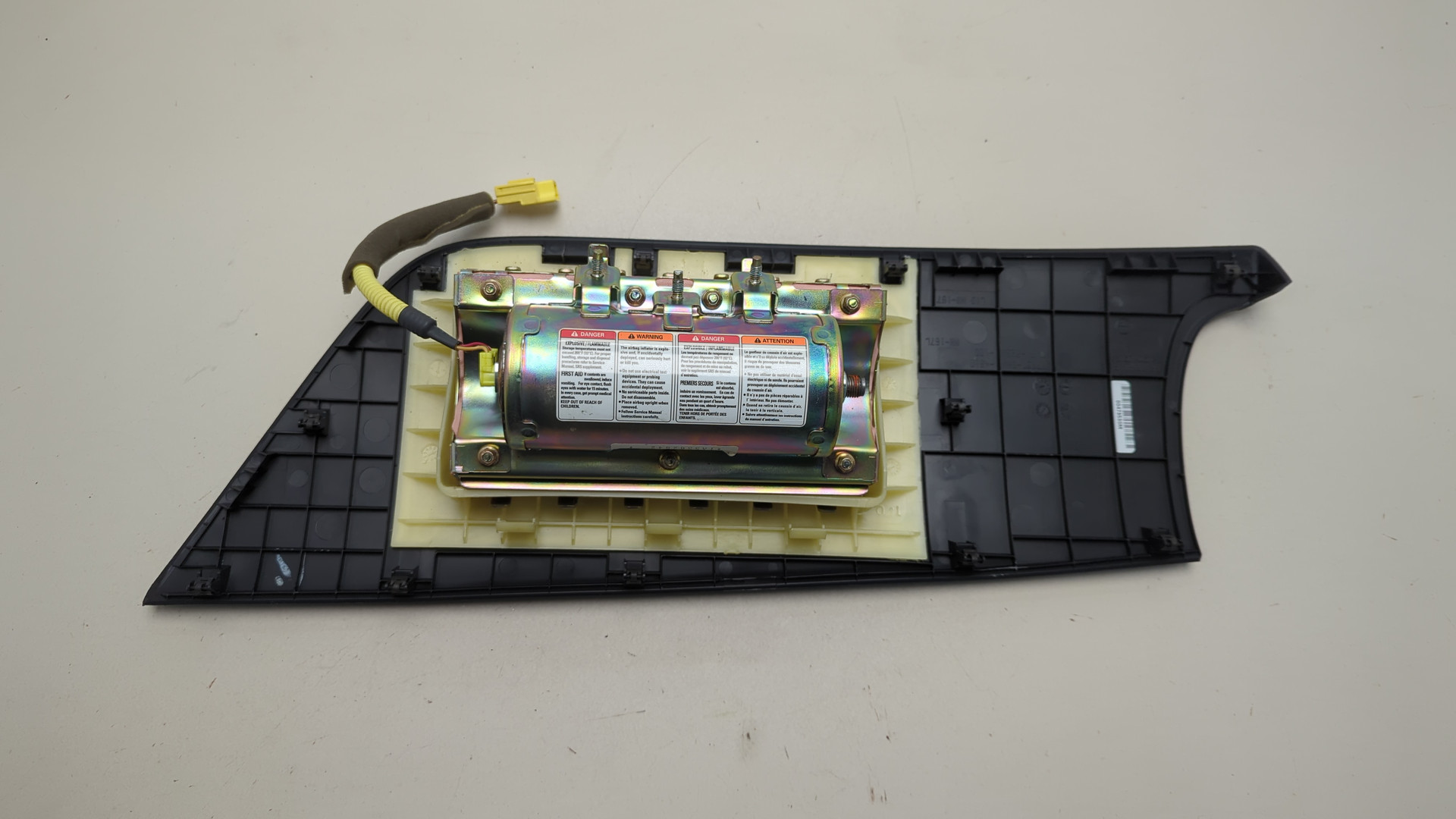 Подушка безопасности пассажирская (в торпедо)