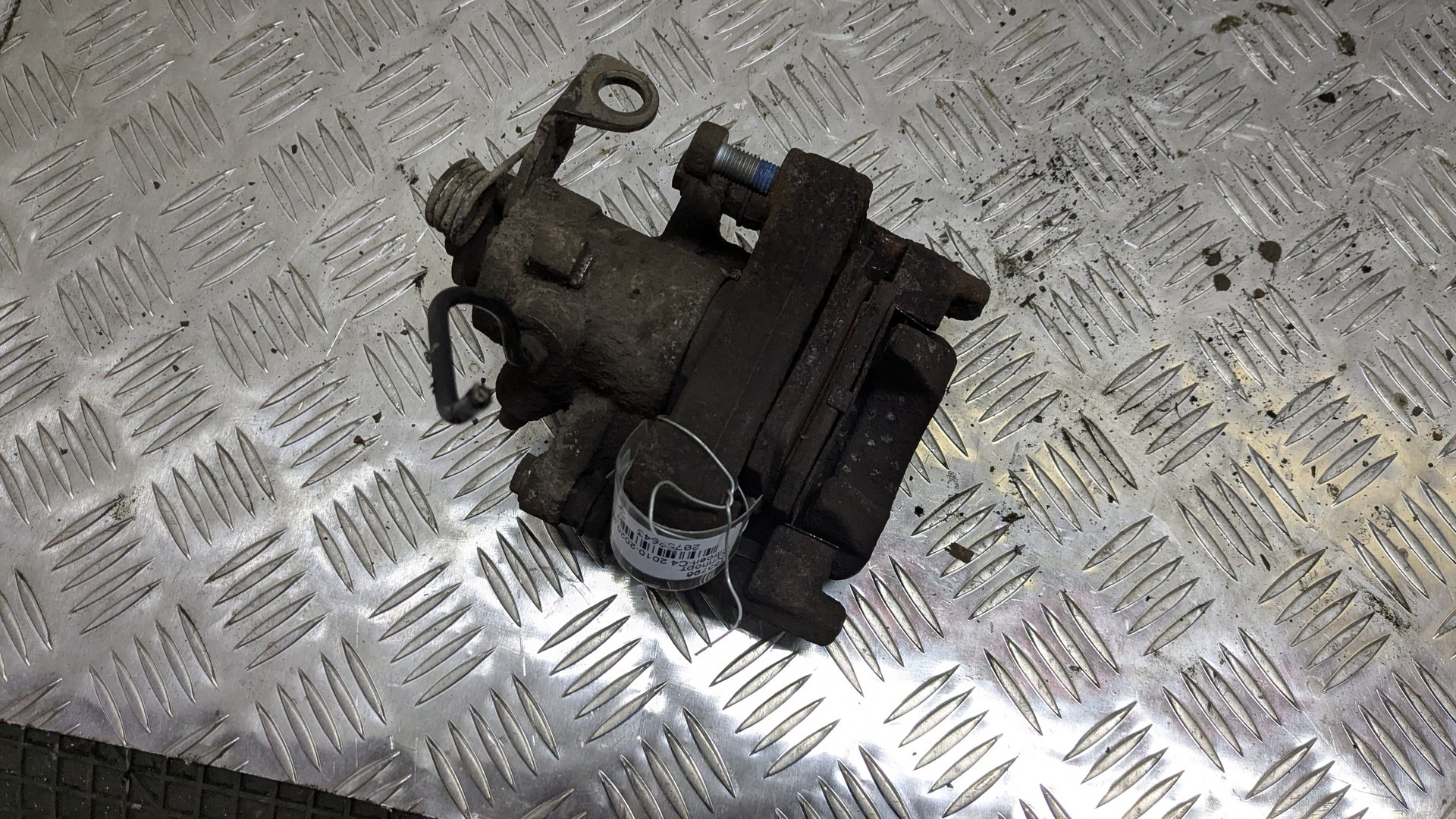 Суппорт задний левый