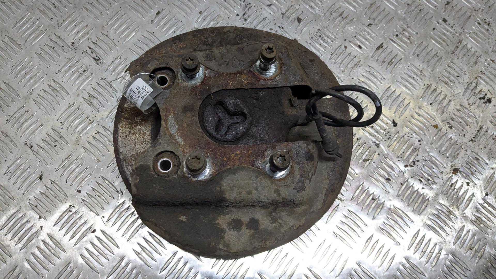 Кулак поворотный задний левый