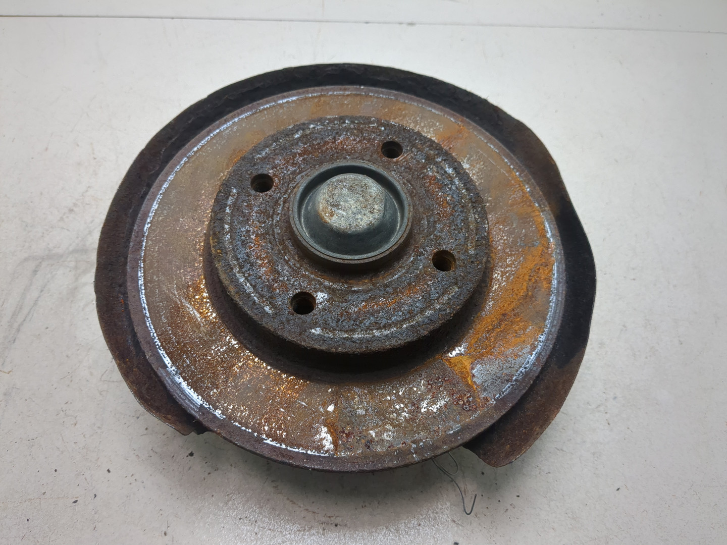 Кулак поворотный задний левый