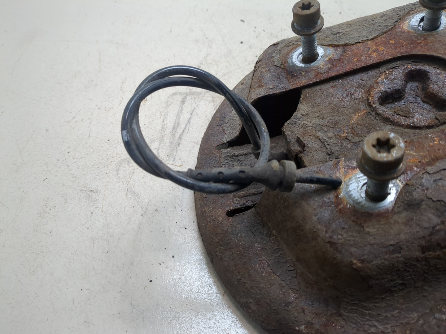 Кулак поворотный задний левый