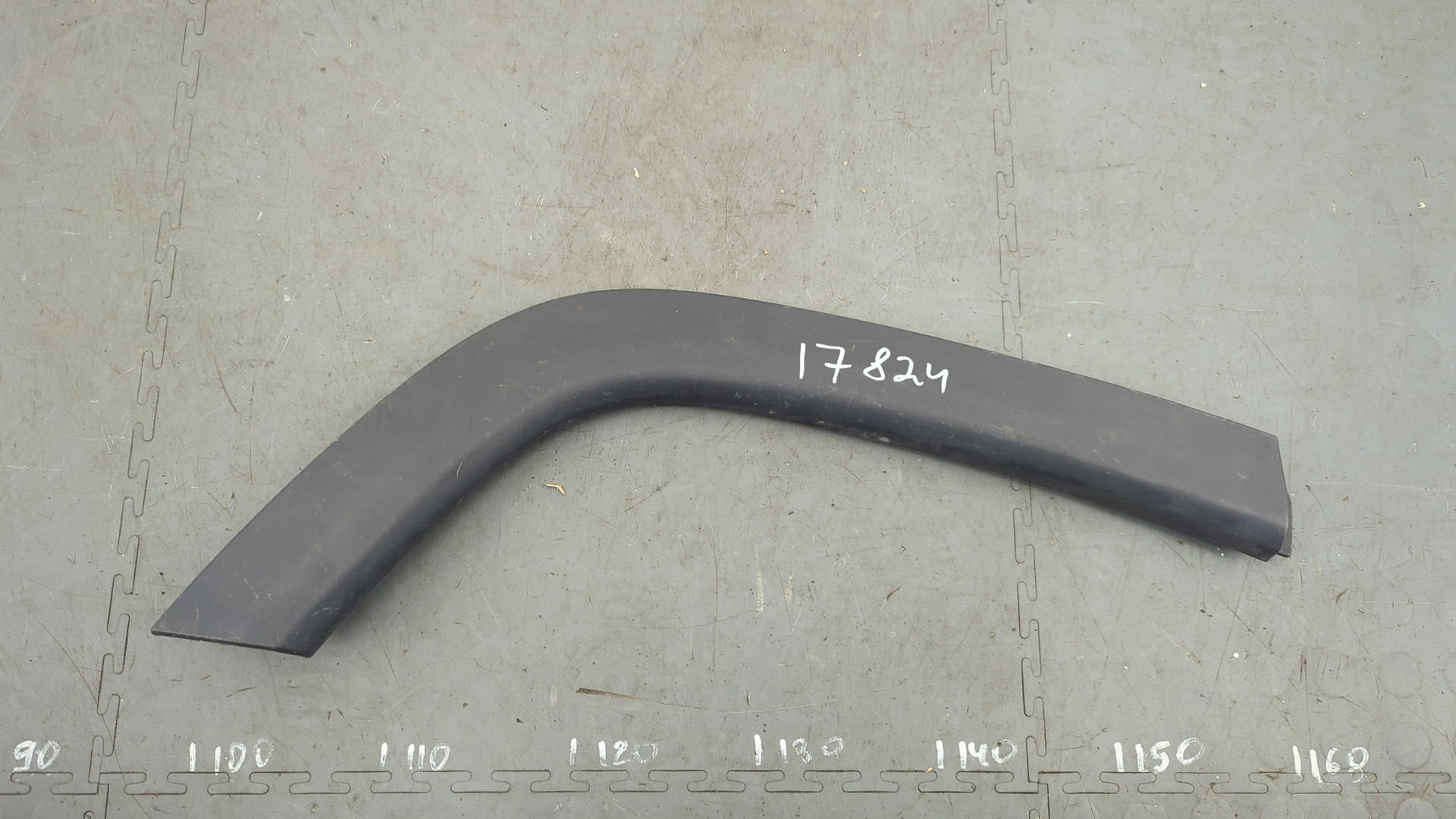 Молдинг заднего крыла правого