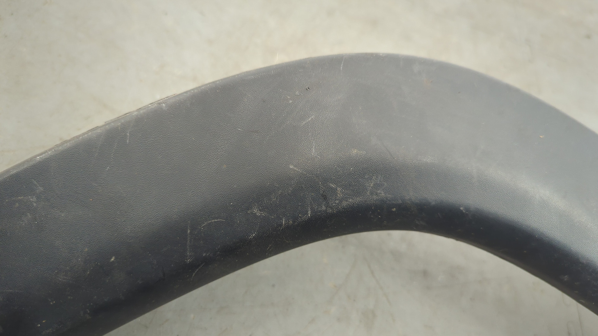 Молдинг заднего крыла правого