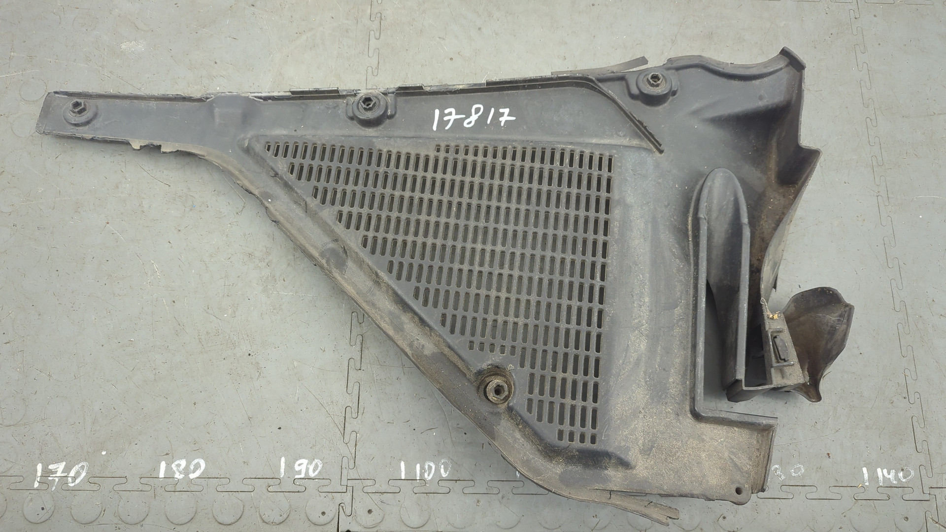 Решетка стеклоочистителей (Жабо)