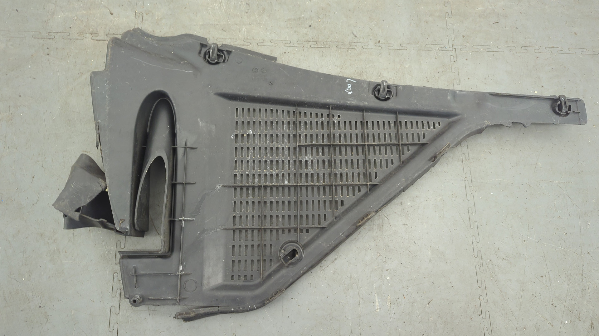 Решетка стеклоочистителей (Жабо)