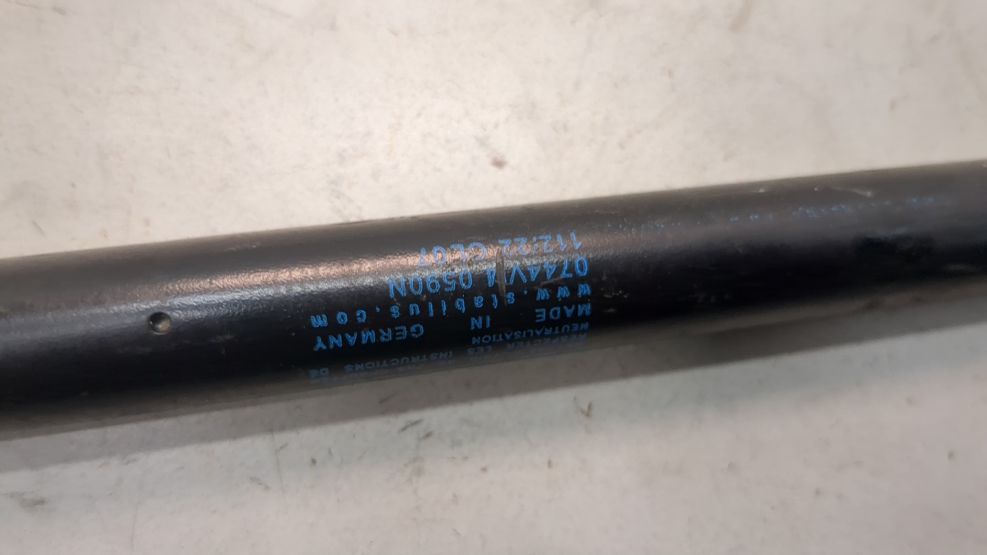 Амортизатор крышки багажника