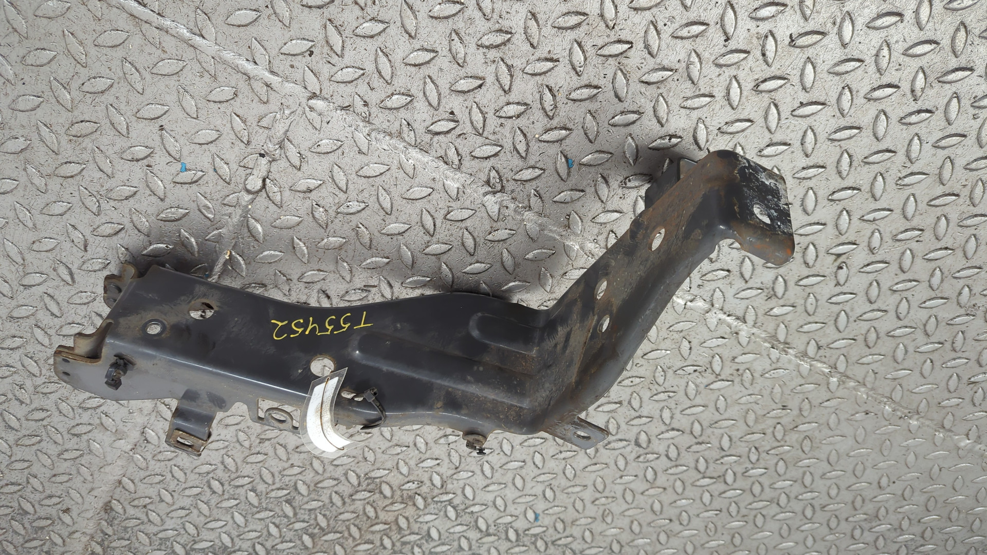 Кронштейн фар правый