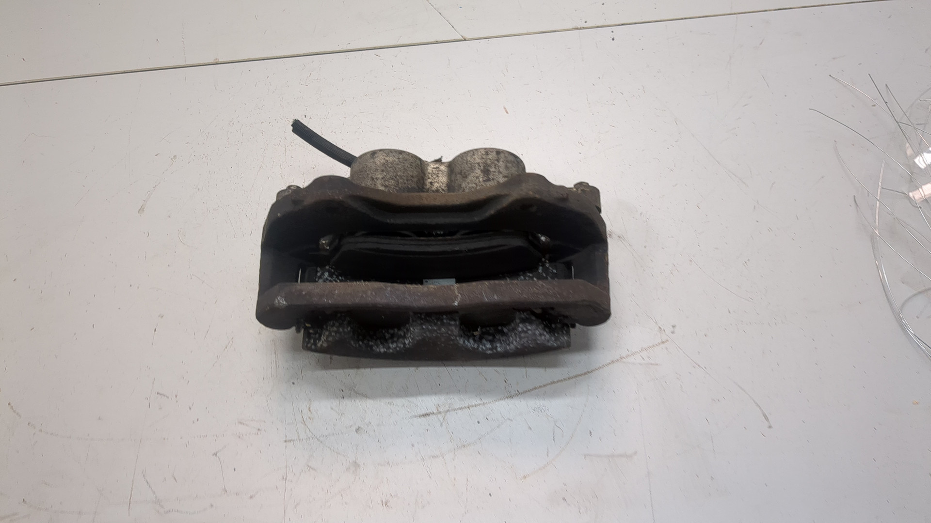 Суппорт передний левый