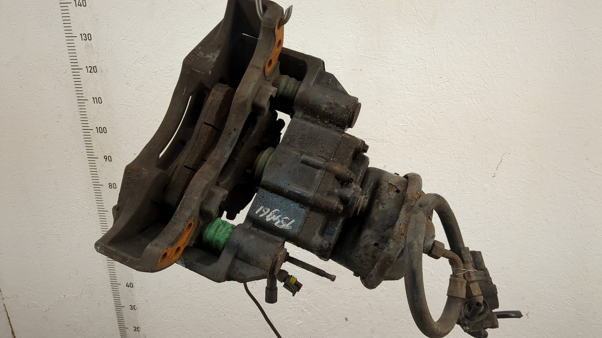 Суппорт передний правый