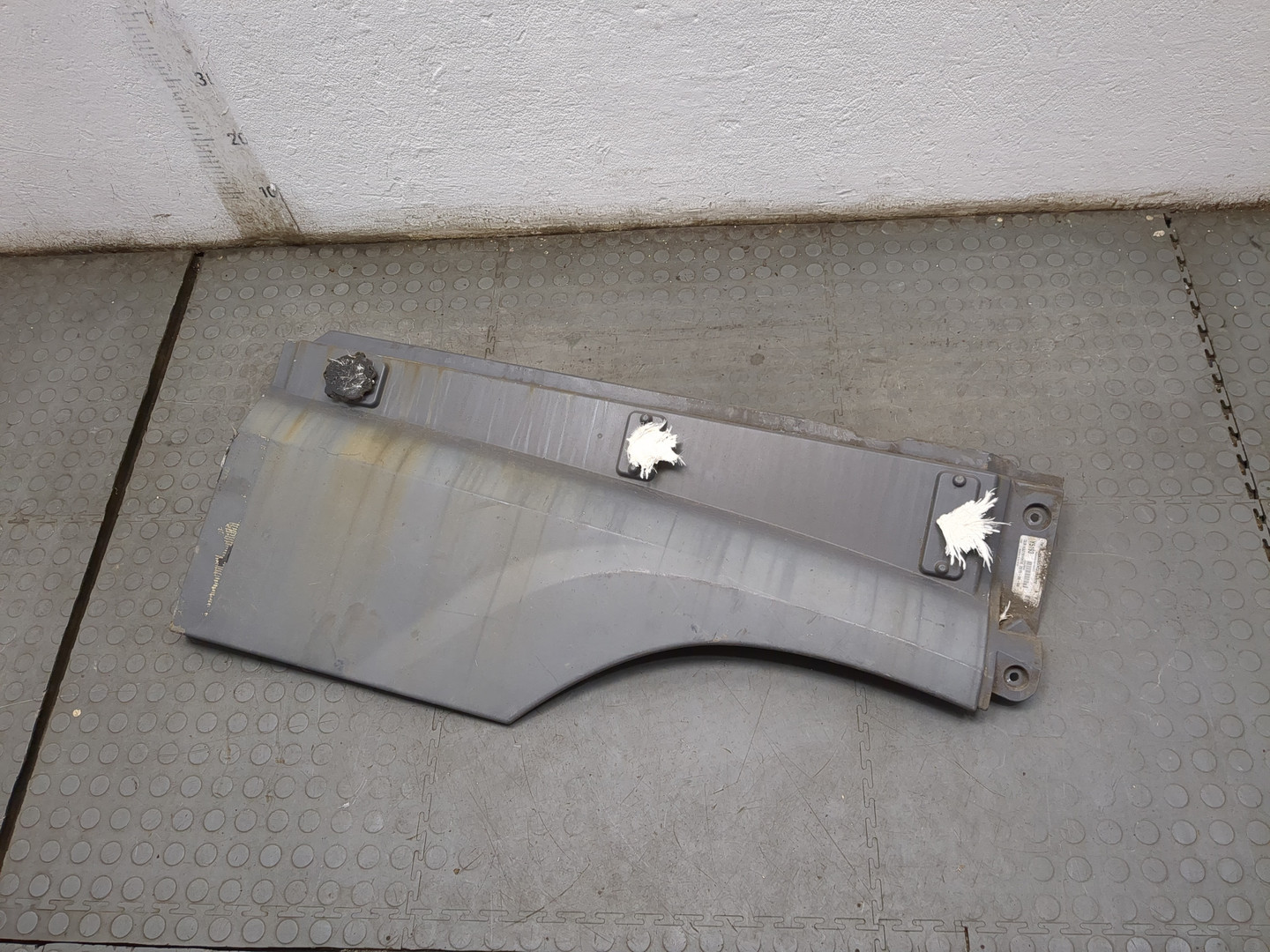 Крыло переднее правое