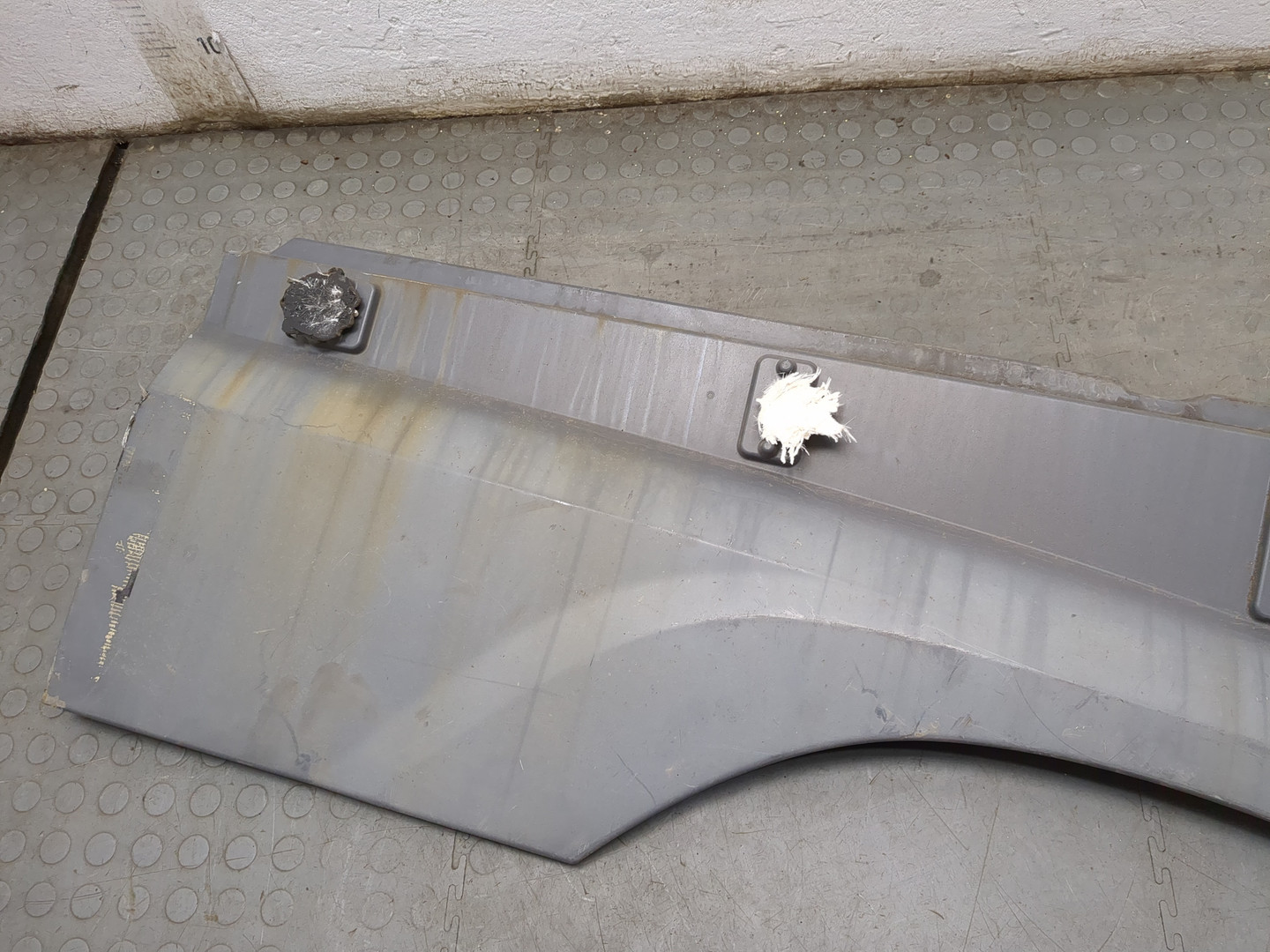 Крыло переднее правое