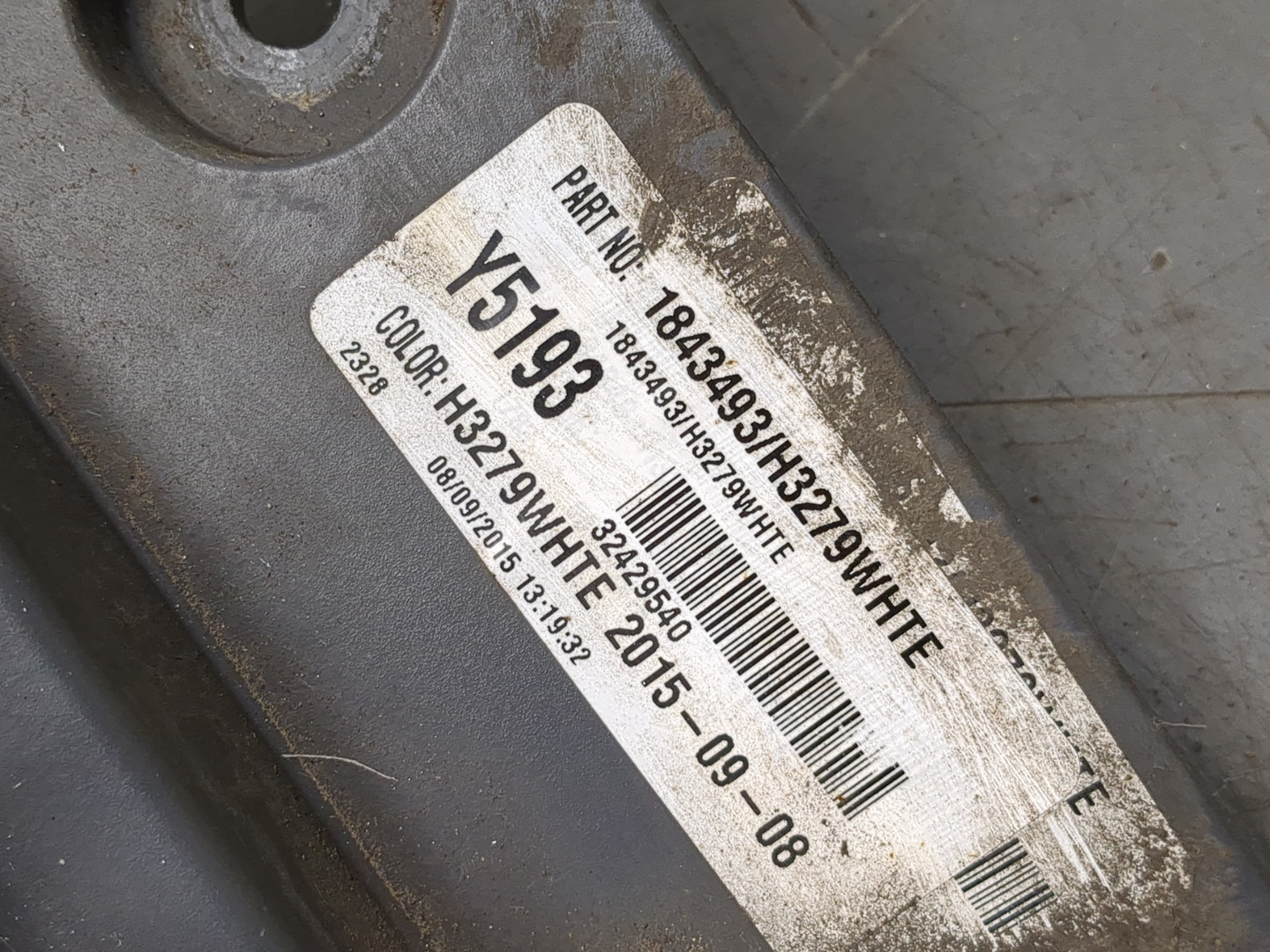 Крыло переднее правое