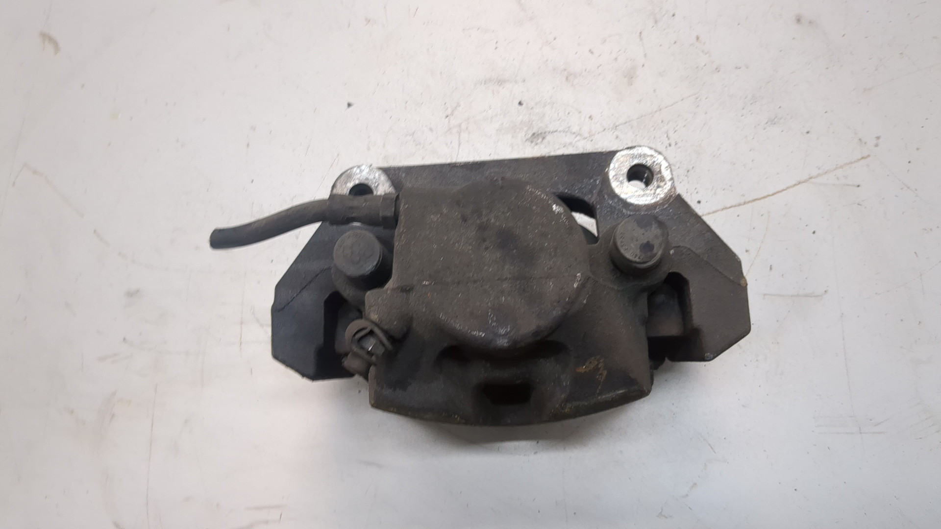 Суппорт передний левый