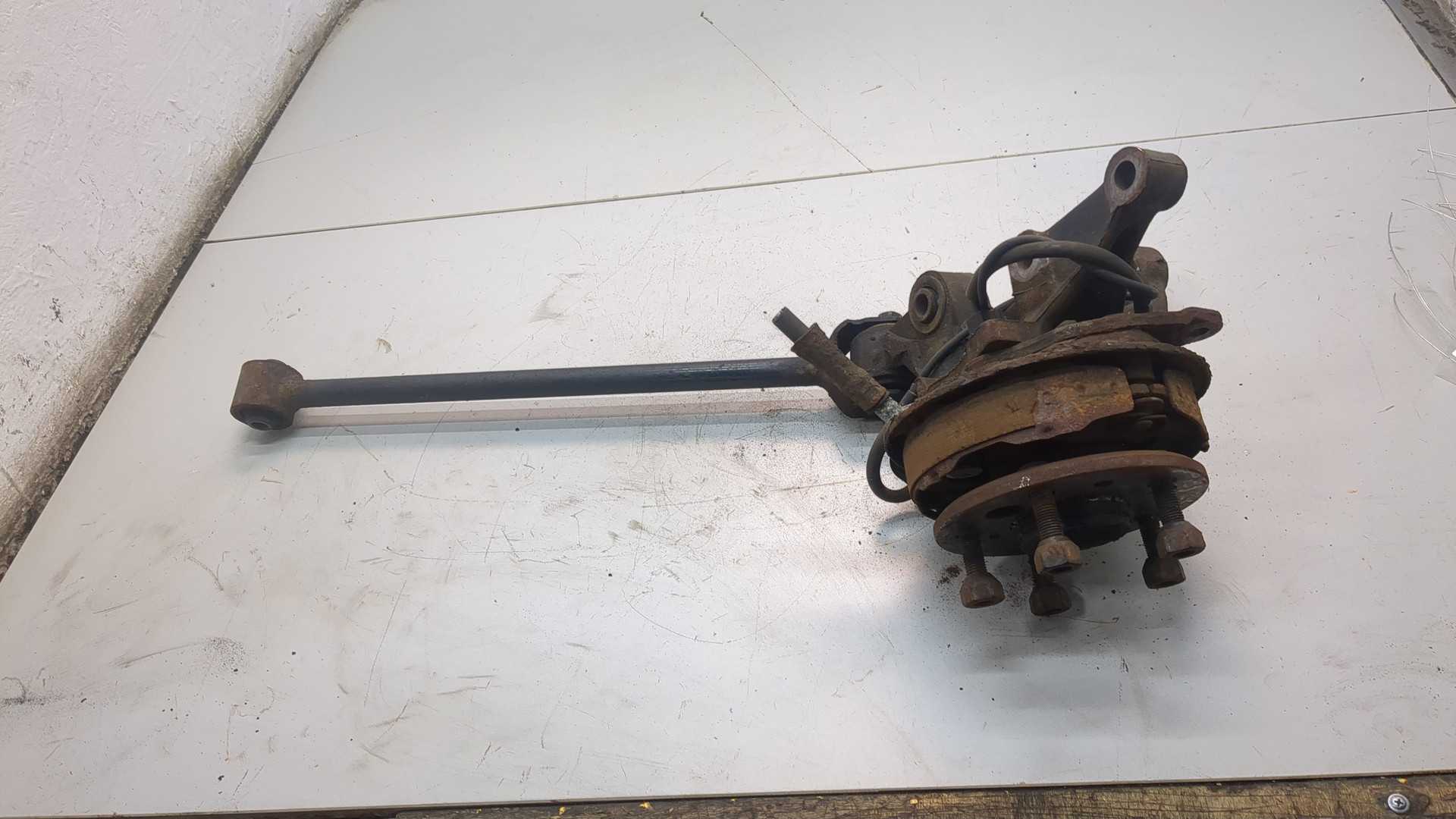 Кулак поворотный задний левый