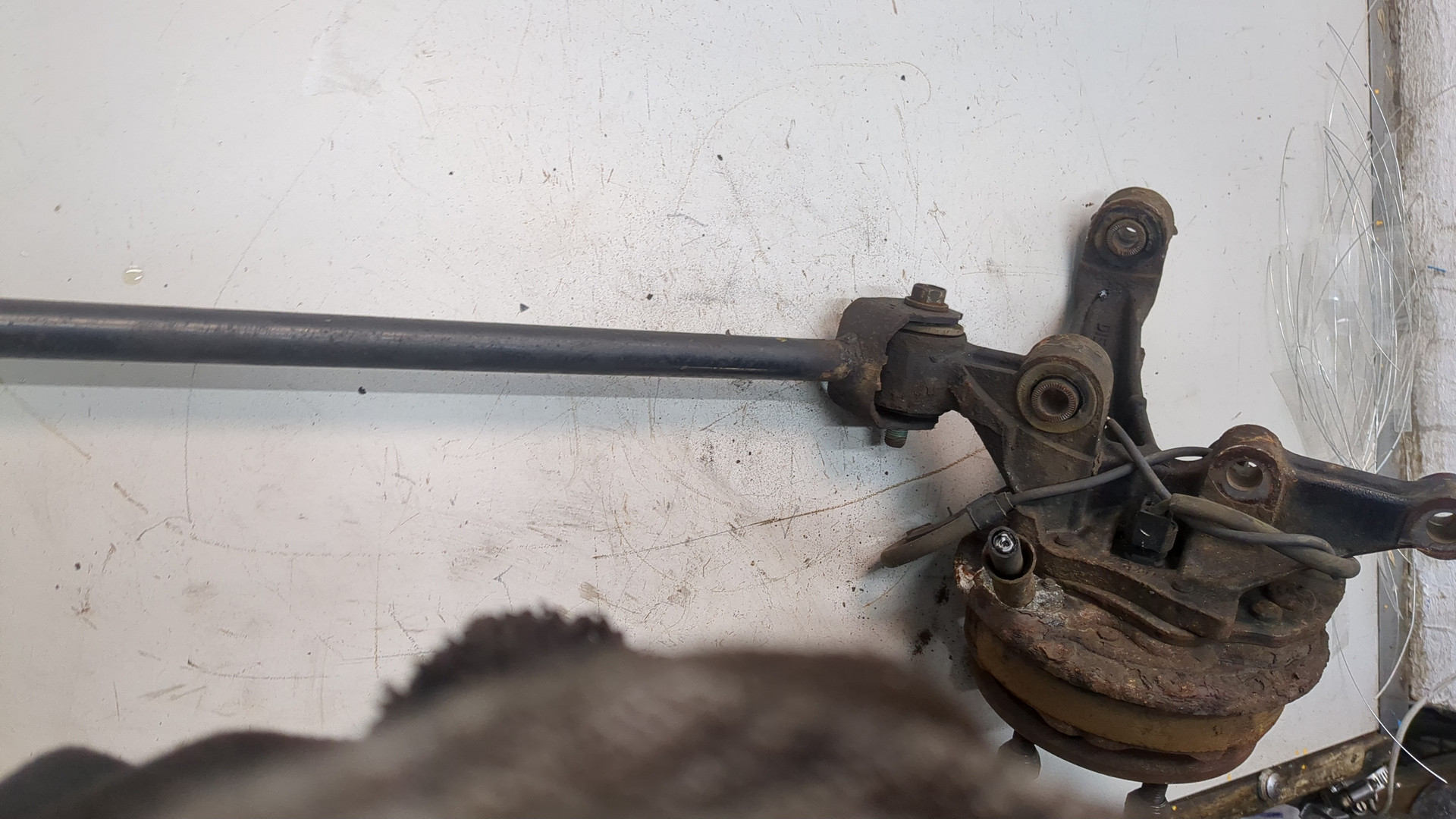 Кулак поворотный задний левый