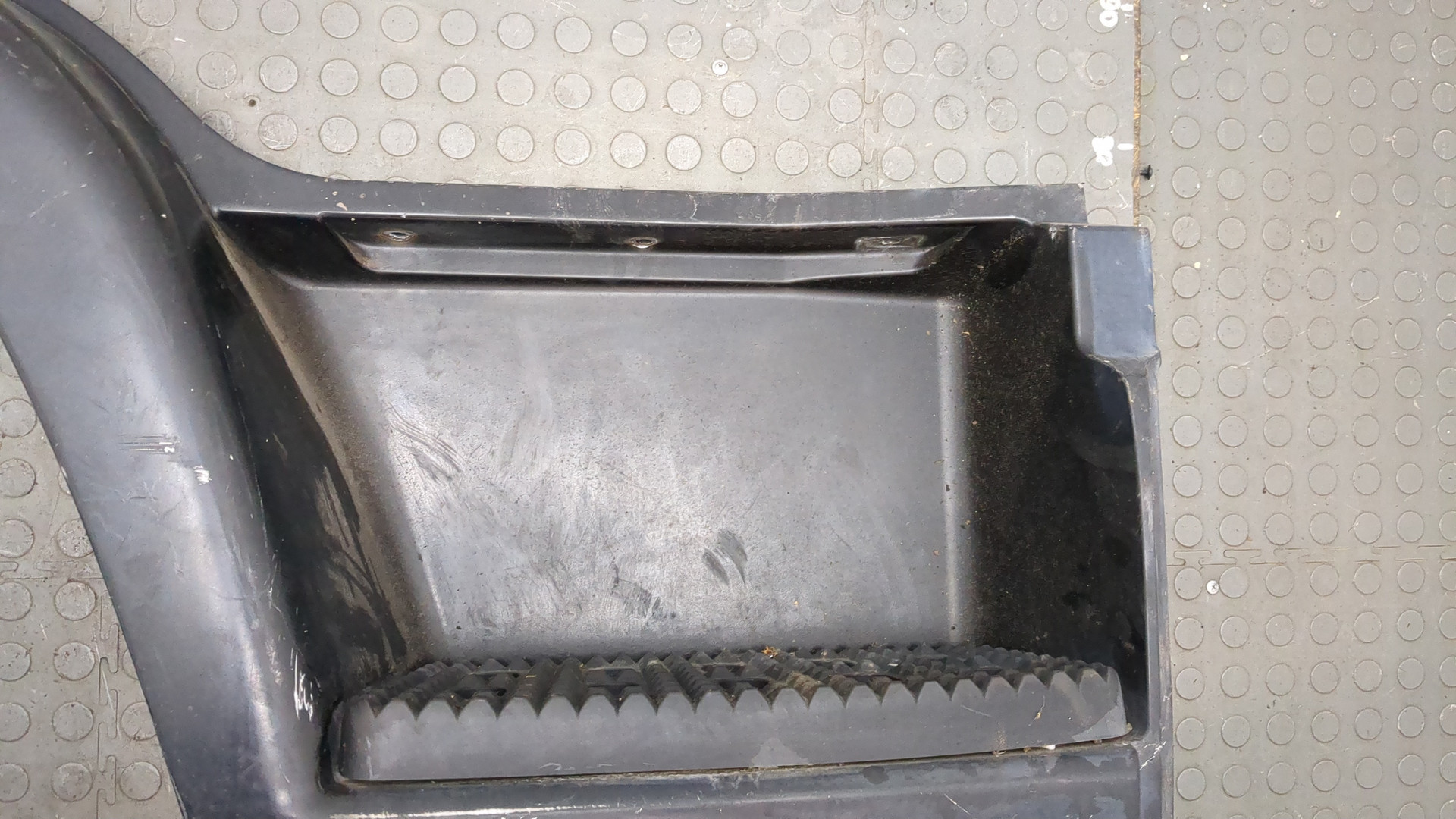 Подножка правая