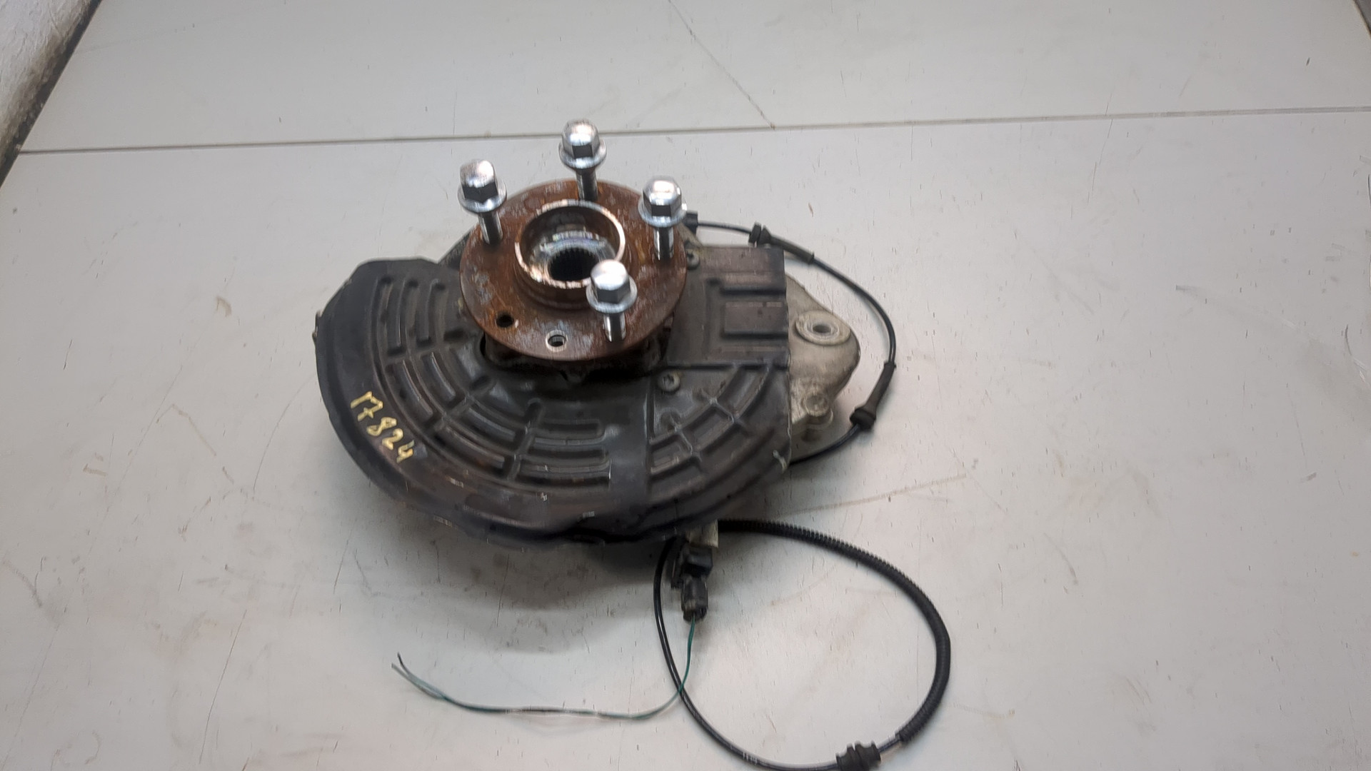 Кулак поворотный задний правый