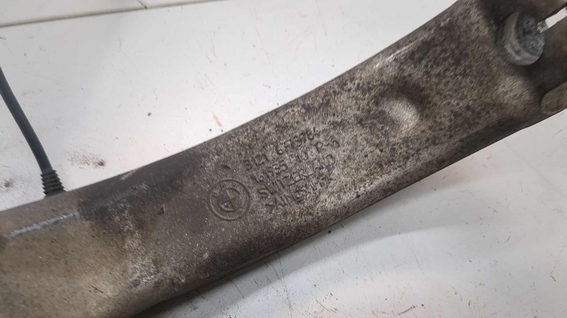 Кулак поворотный передний правый