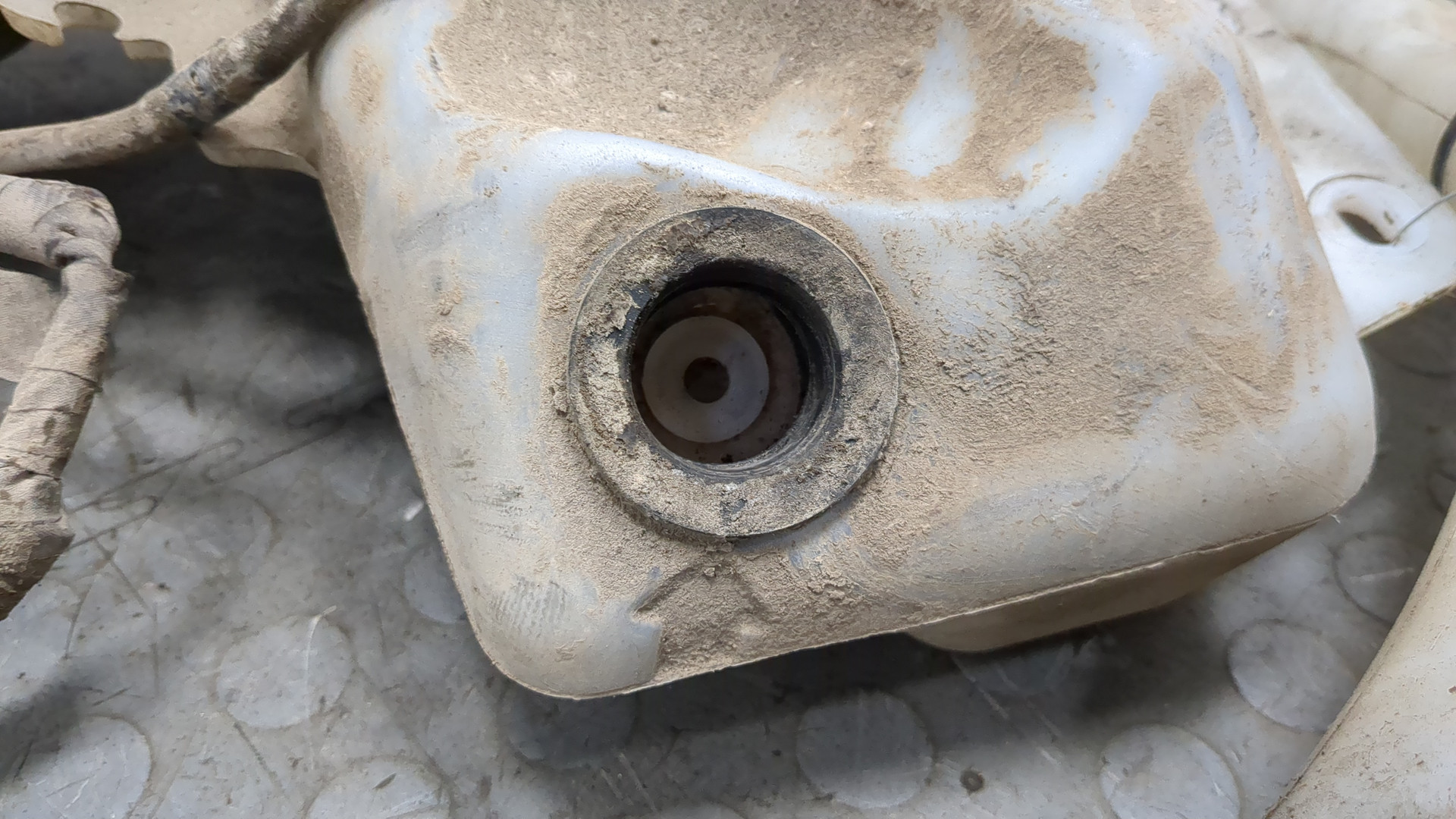 Бачок омывателя лобового стекла