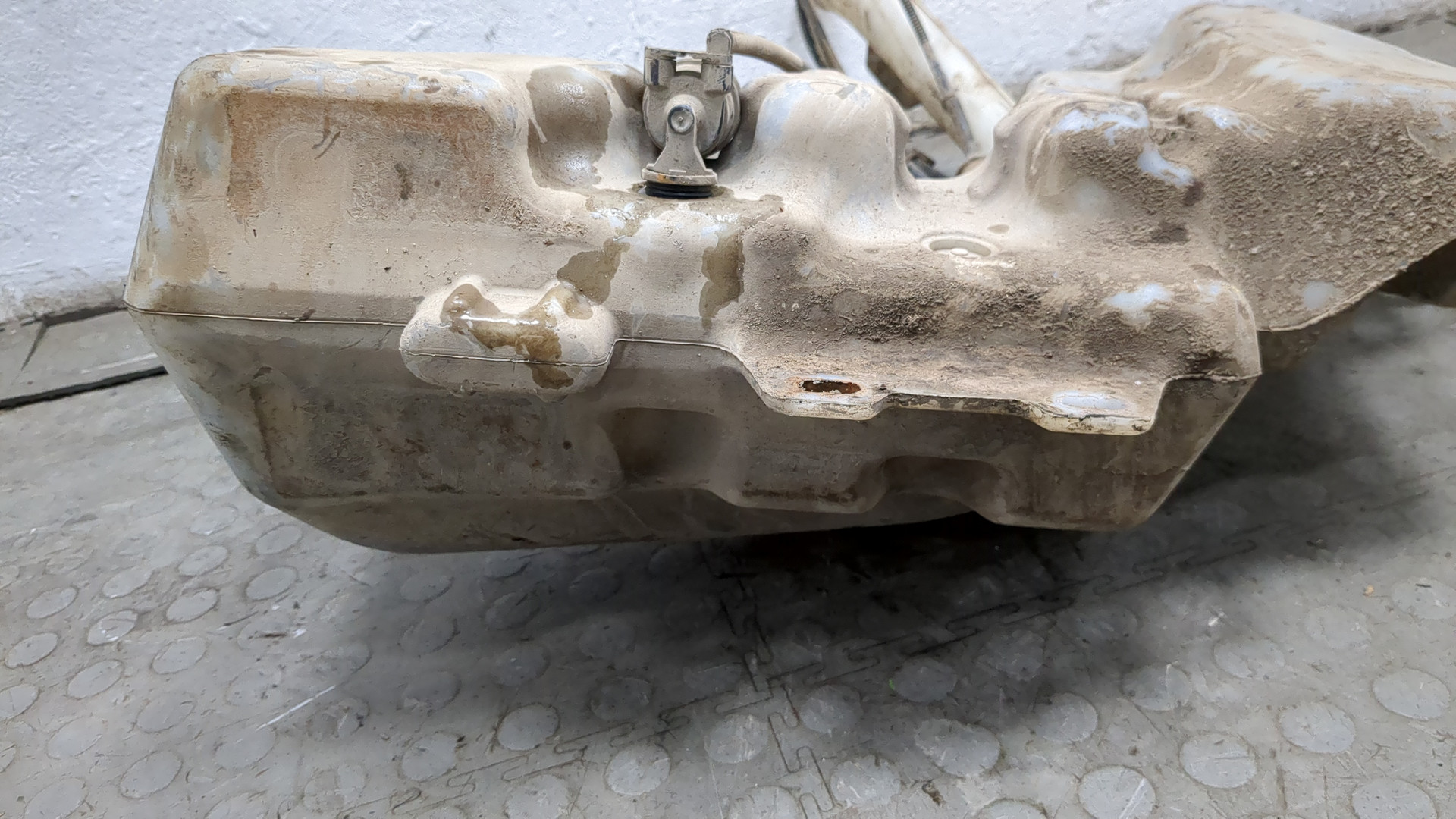 Бачок омывателя лобового стекла