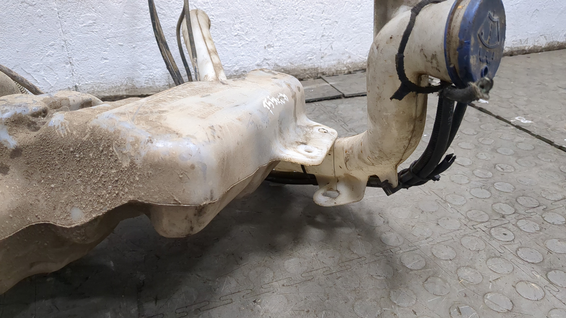 Бачок омывателя лобового стекла