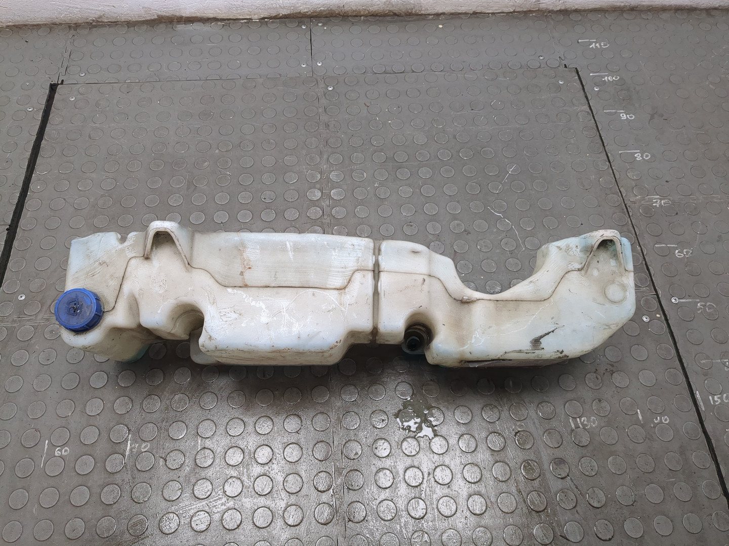 Бачок омывателя лобового стекла