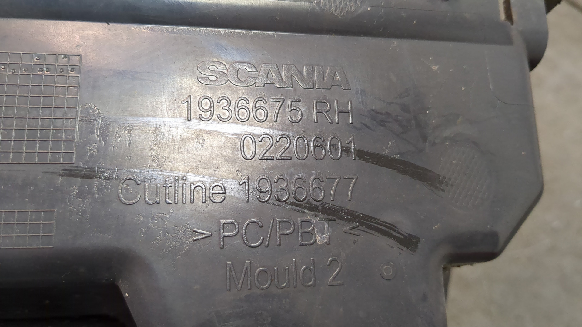 Кронштейн фар правый