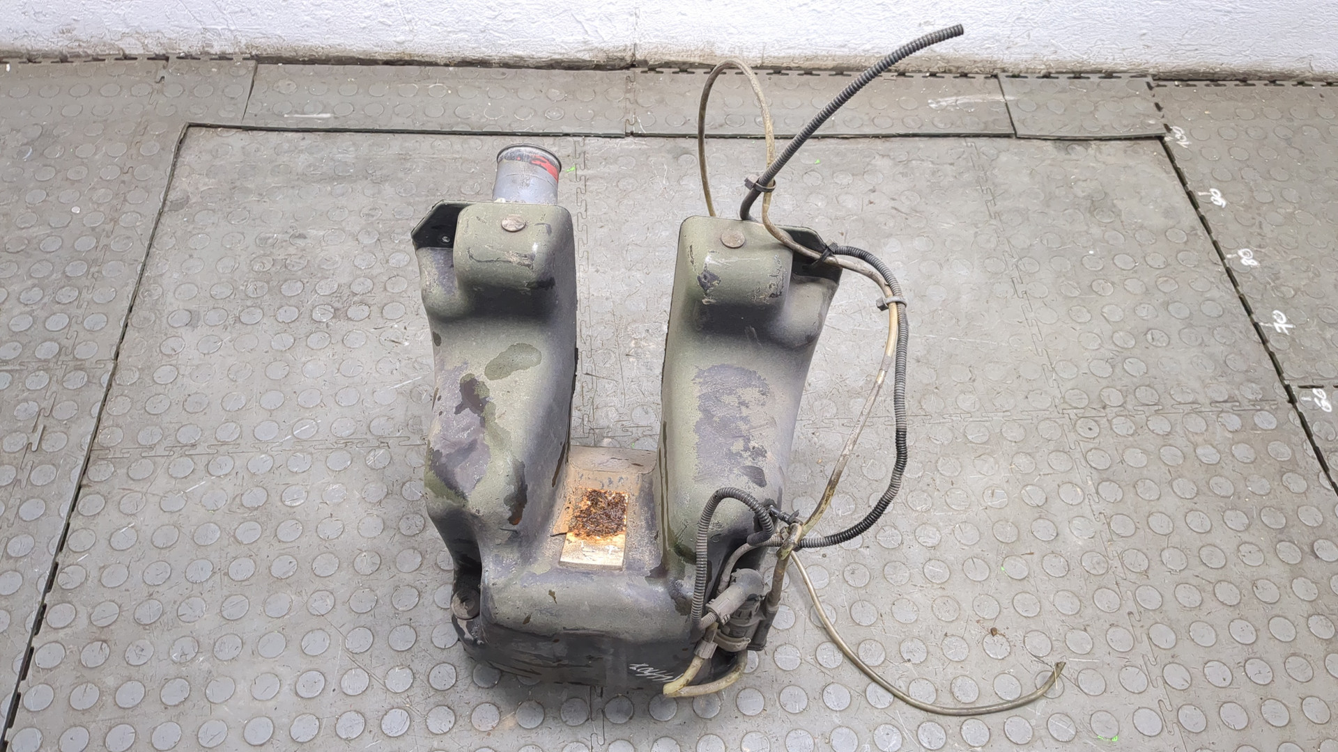 Бачок омывателя лобового стекла