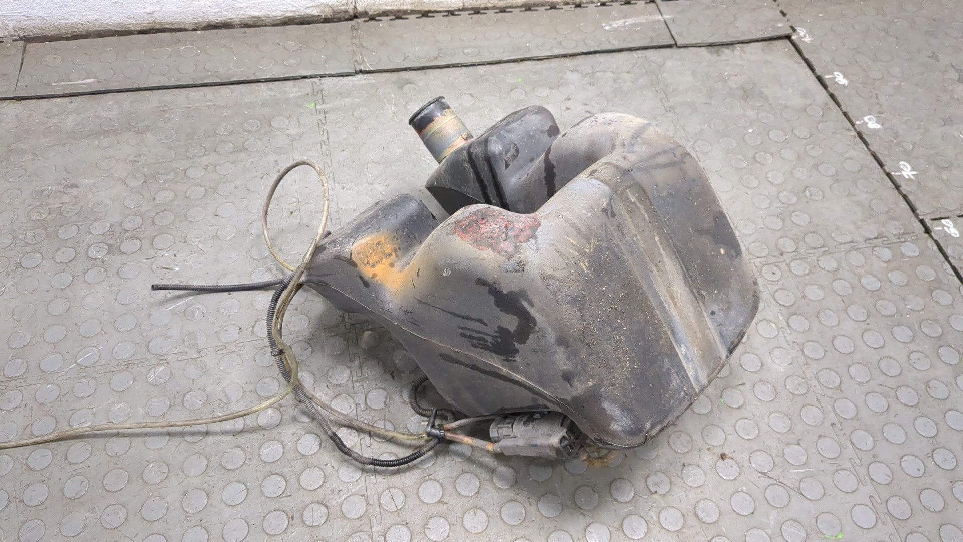 Бачок омывателя лобового стекла