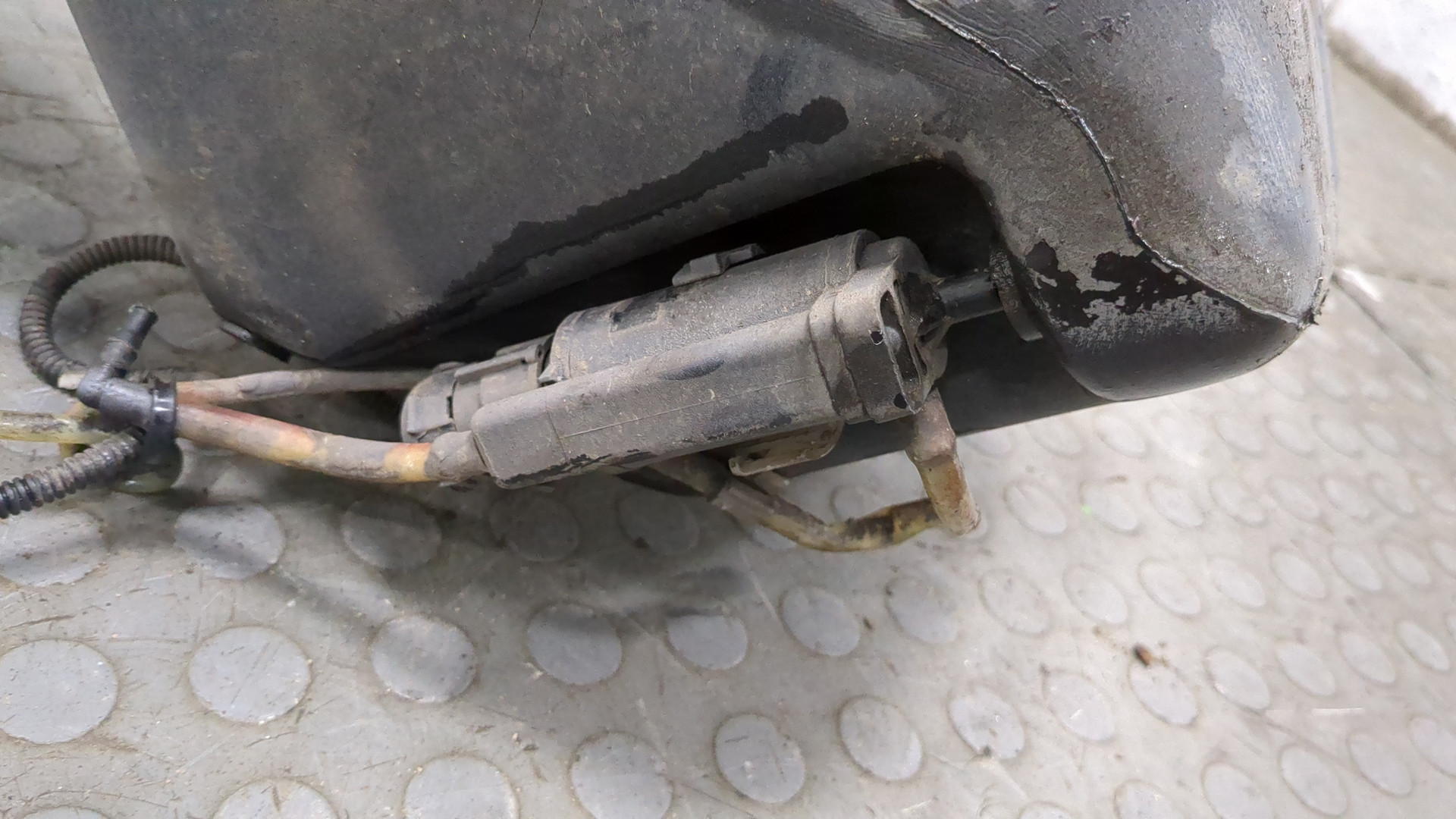 Бачок омывателя лобового стекла