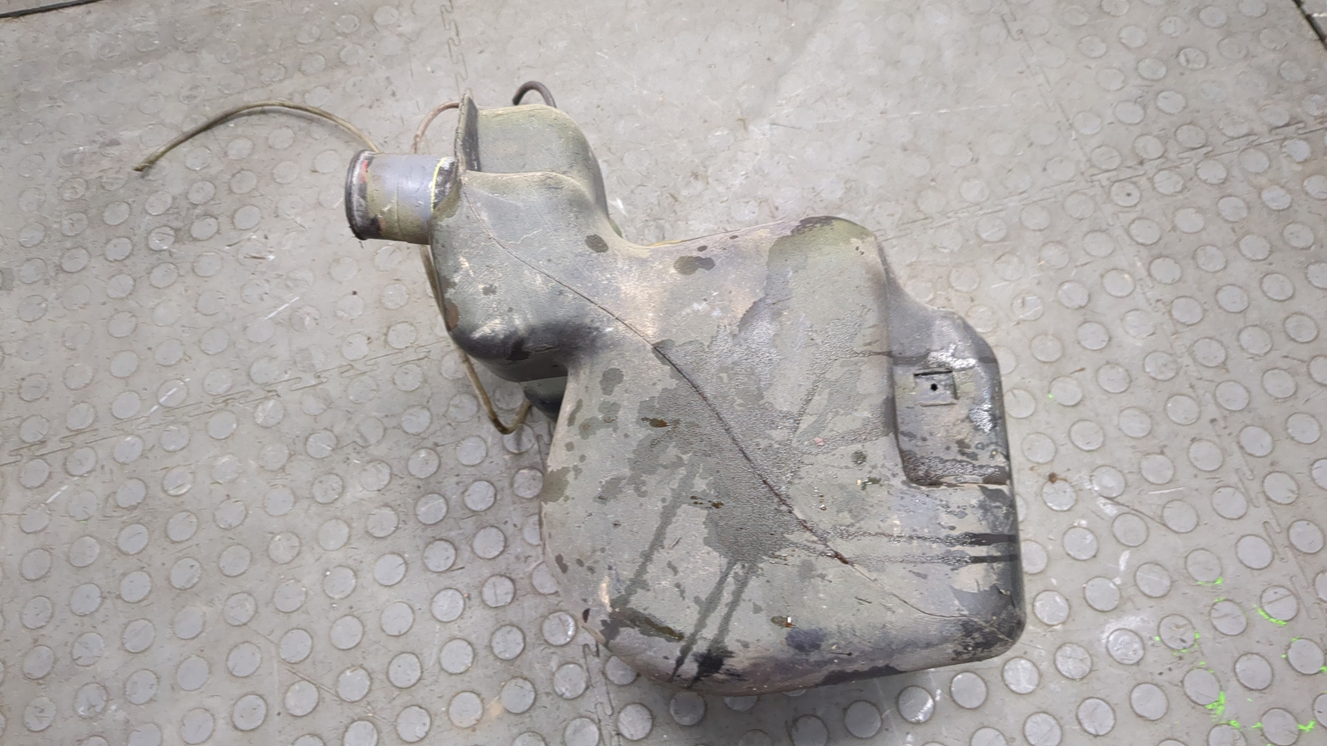 Бачок омывателя лобового стекла