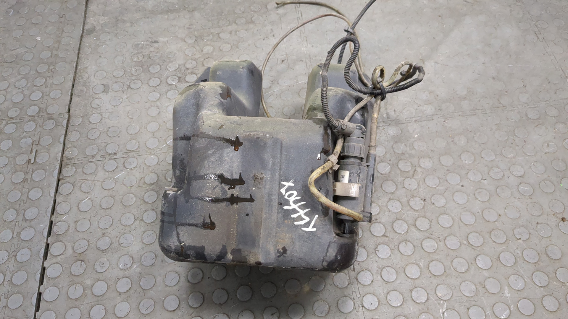 Бачок омывателя лобового стекла