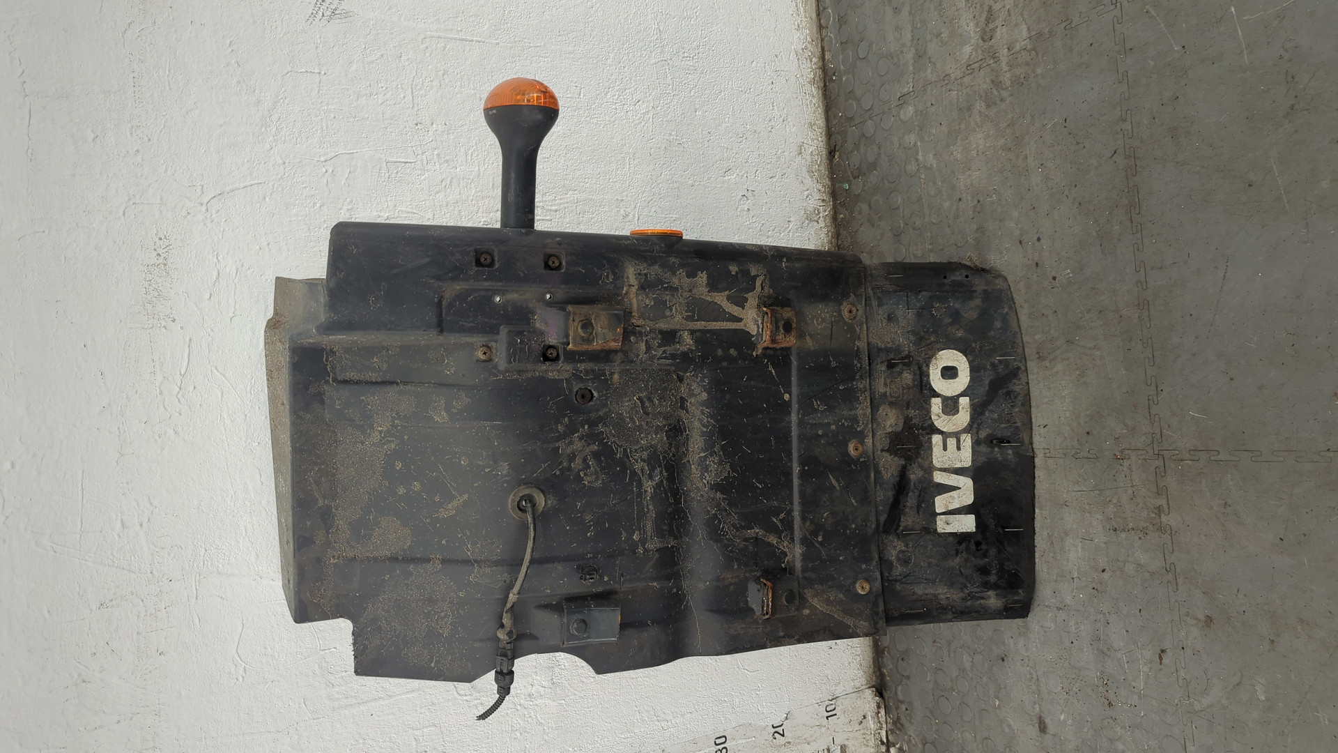 Крыло заднее правое