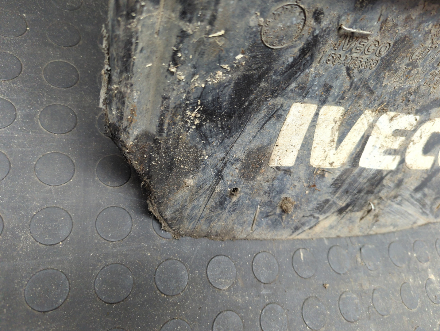 Крыло переднее левое