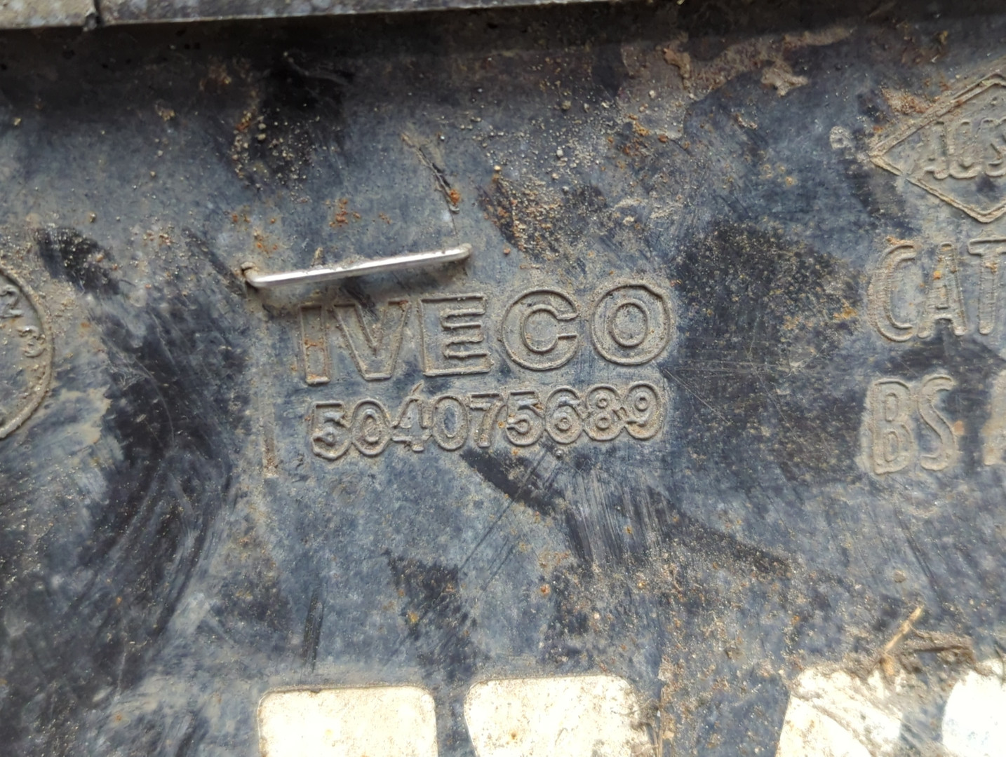 Крыло переднее левое