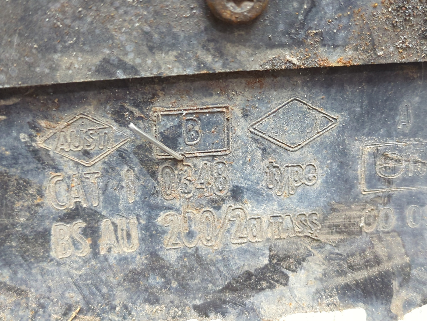 Крыло переднее левое