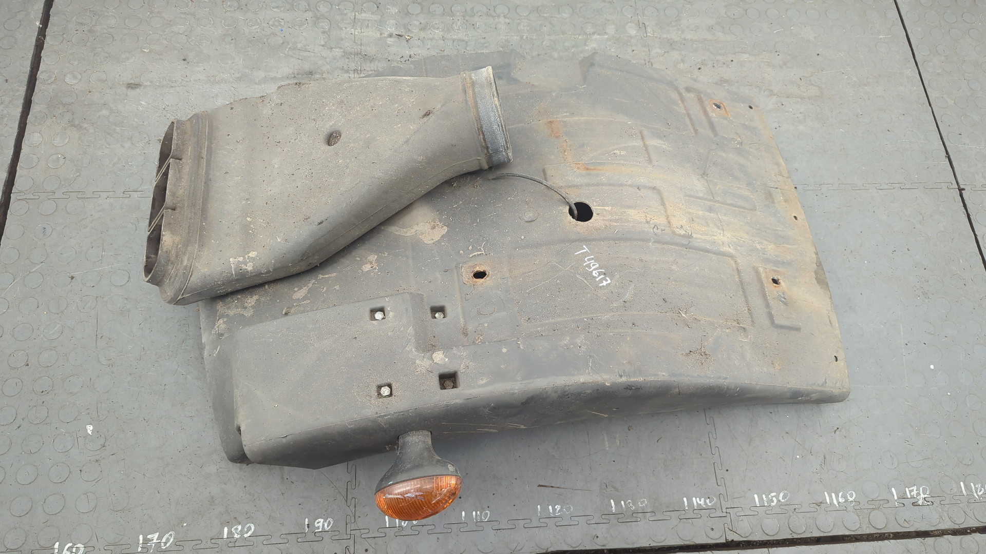 Крыло заднее левое