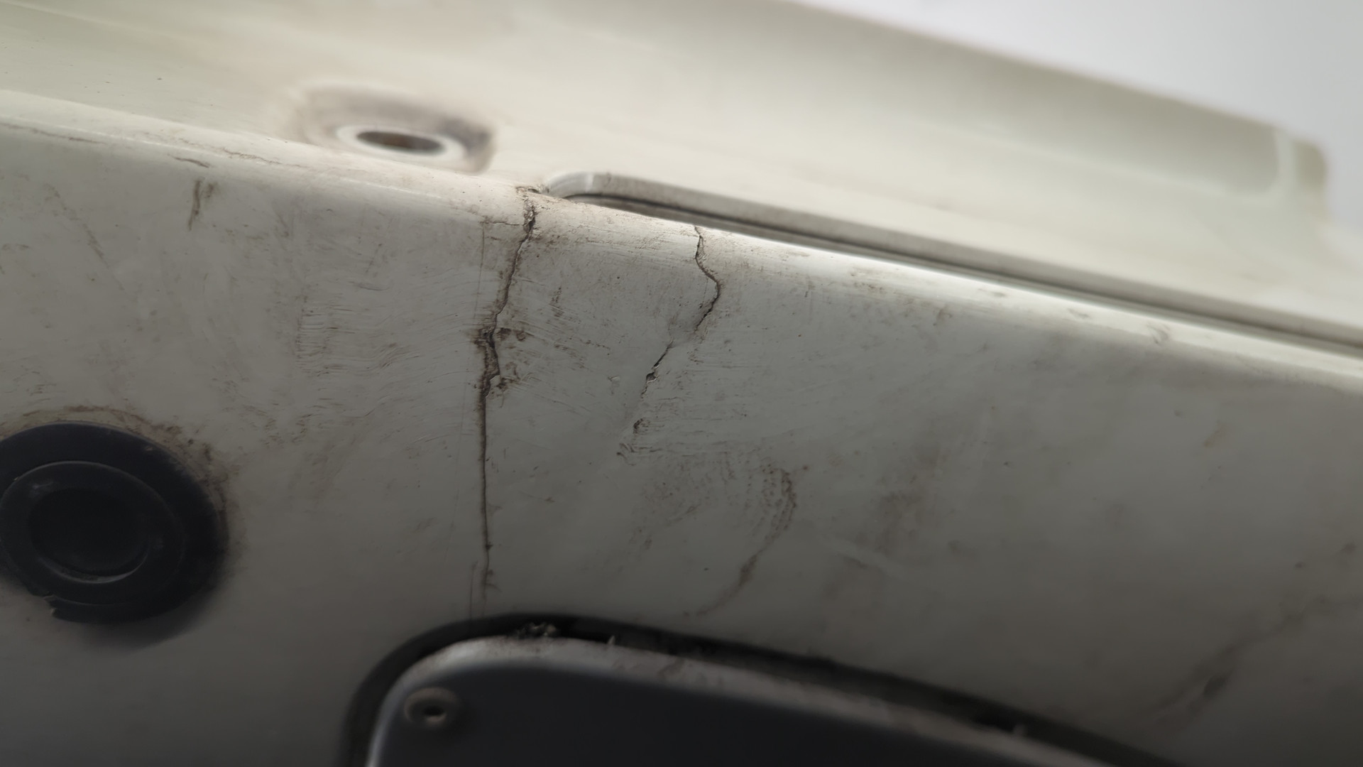 Планка под фару левая