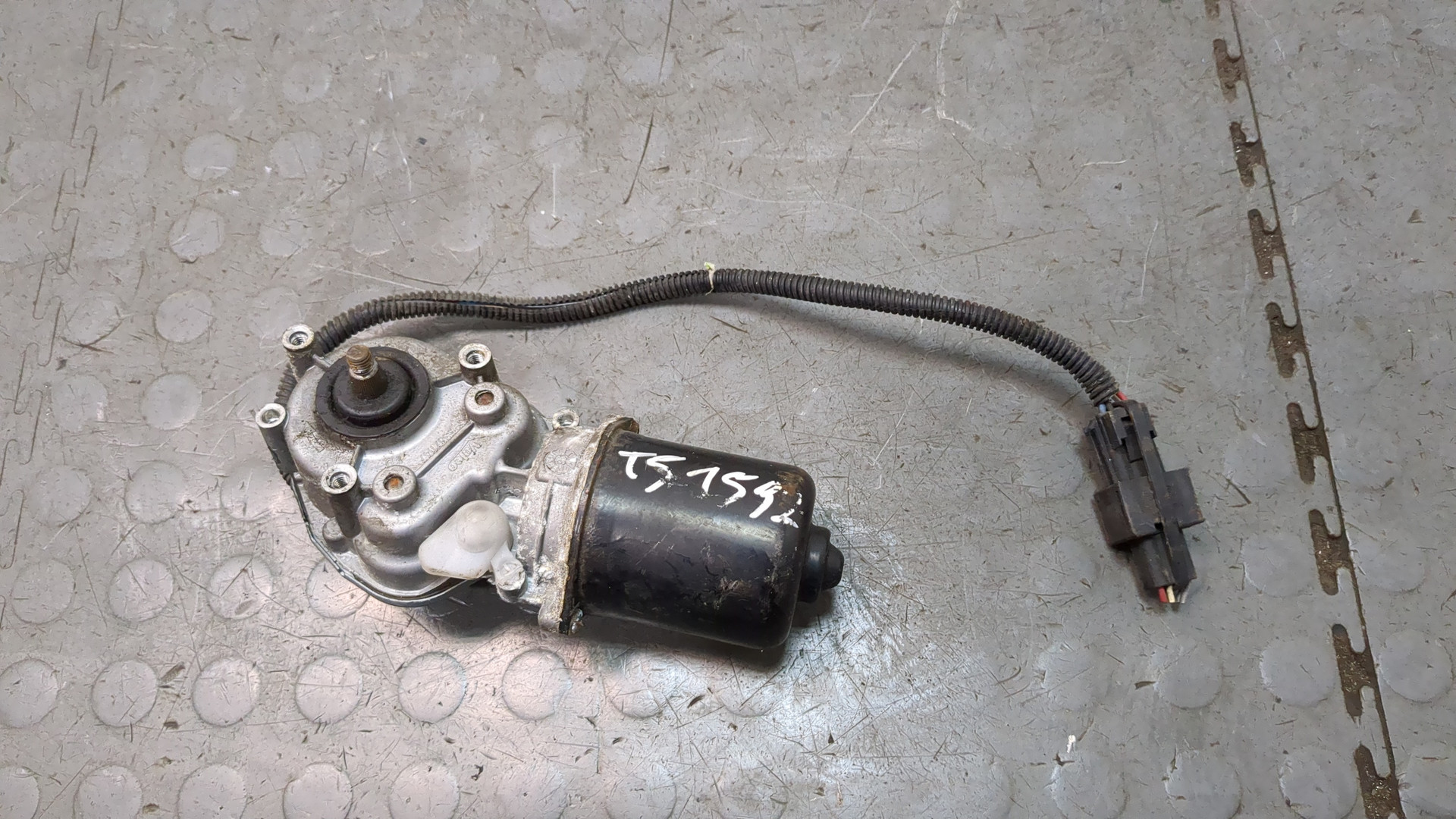 Моторчик стеклоочистителя передний