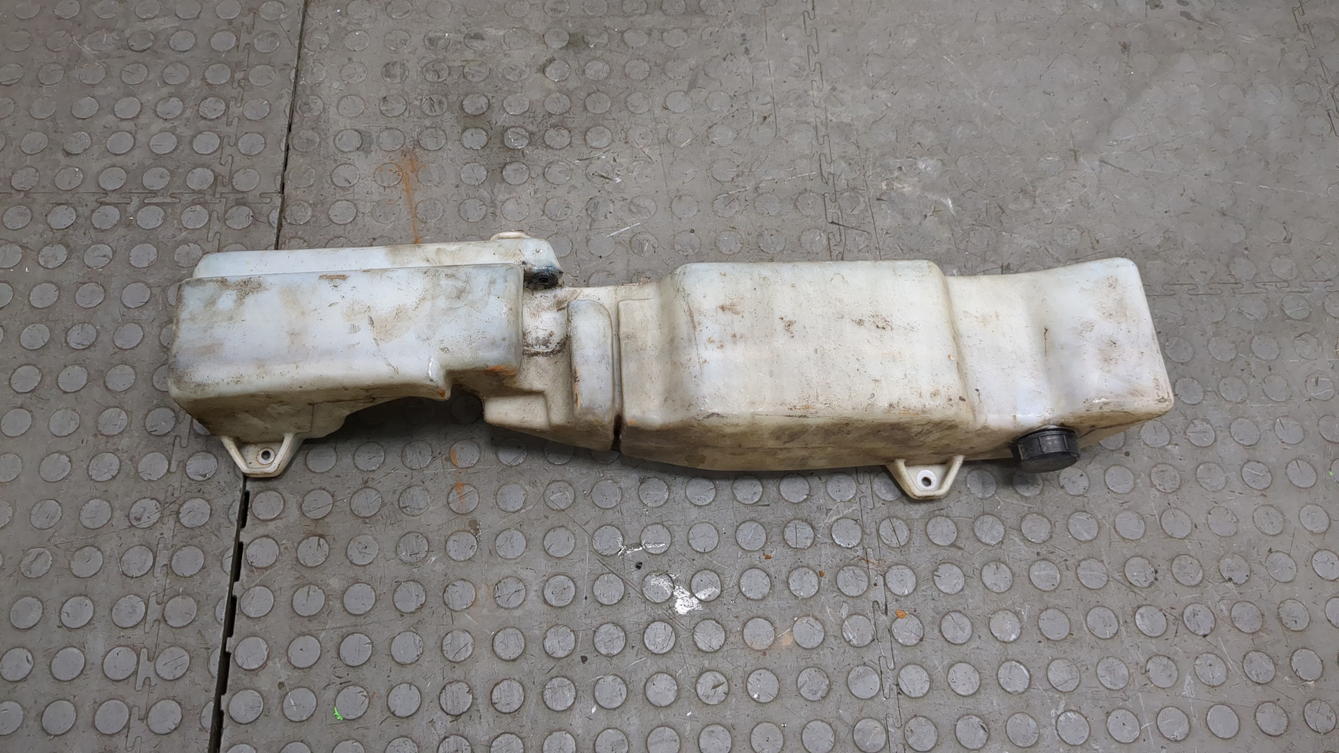 Бачок омывателя лобового стекла