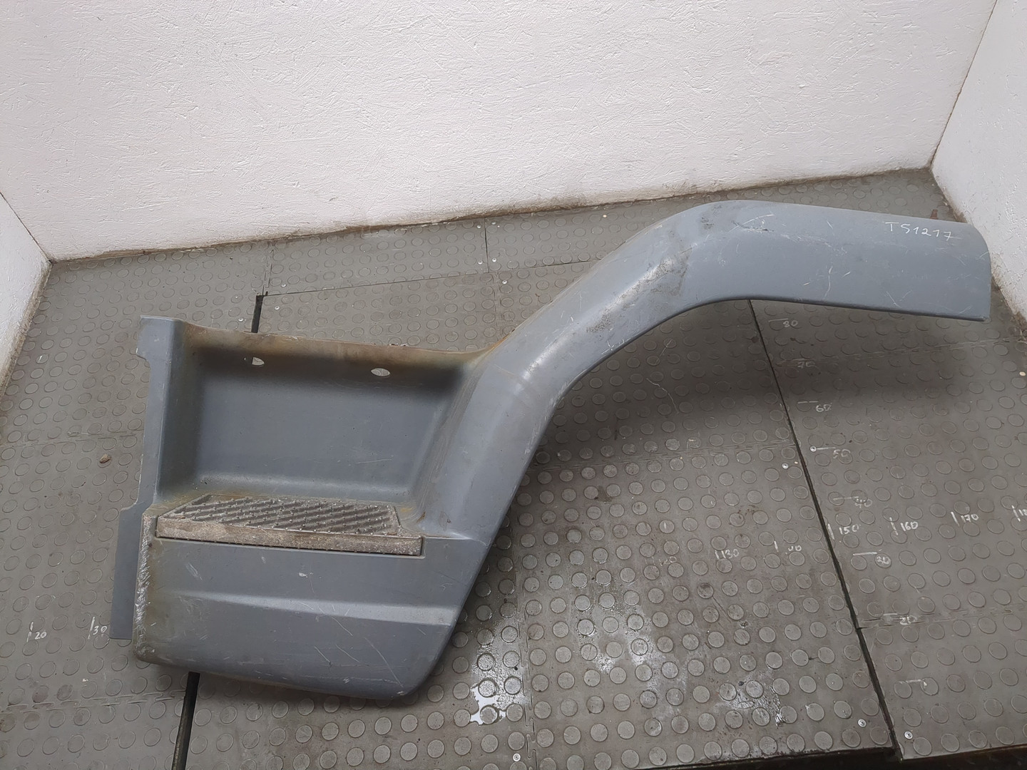 Подножка левая