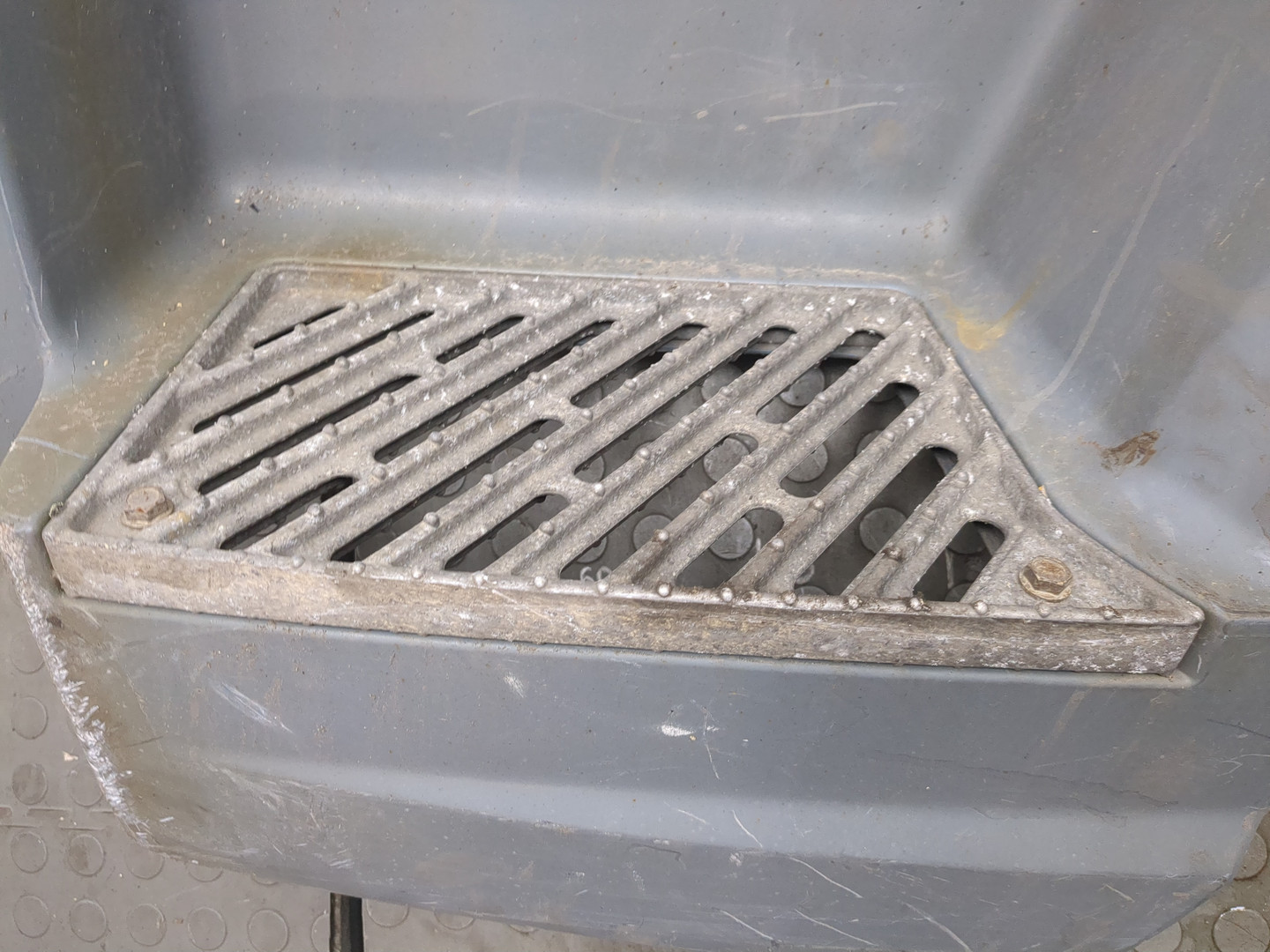 Подножка левая