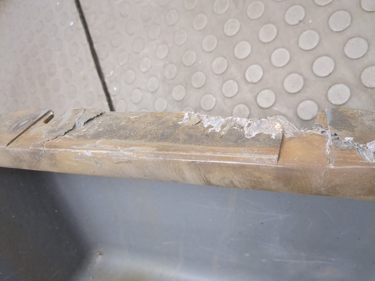 Подножка левая