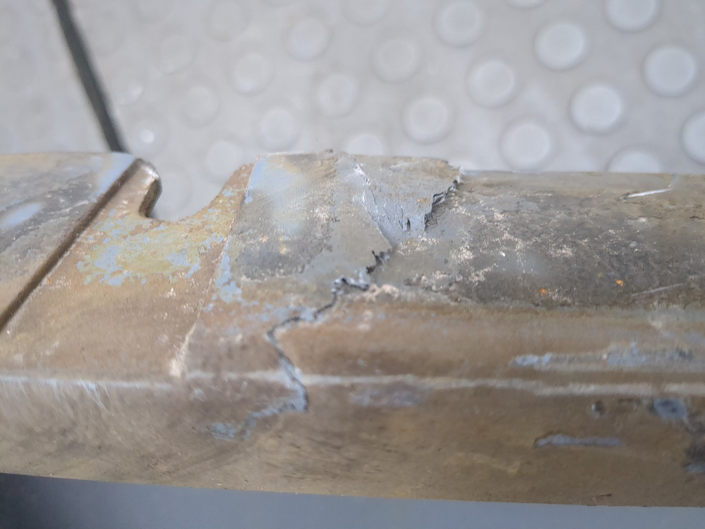 Подножка левая