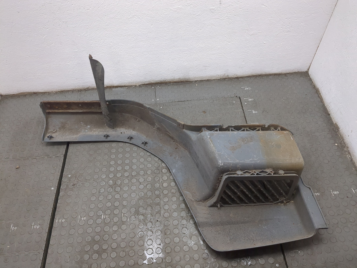 Подножка левая